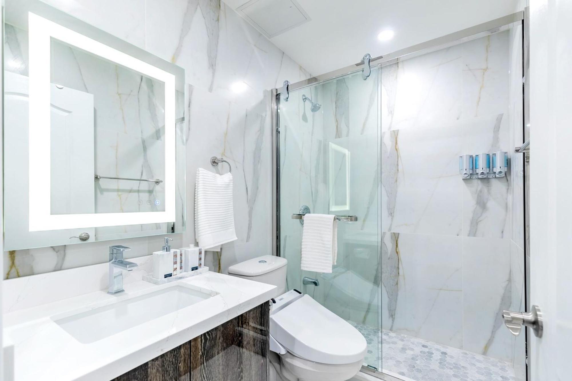 Modern Pet-Friendly Chinatown Apartment Toronto Esterno foto